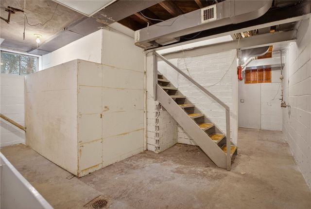 822 Harden Dr, Ross Twp, PA 15229