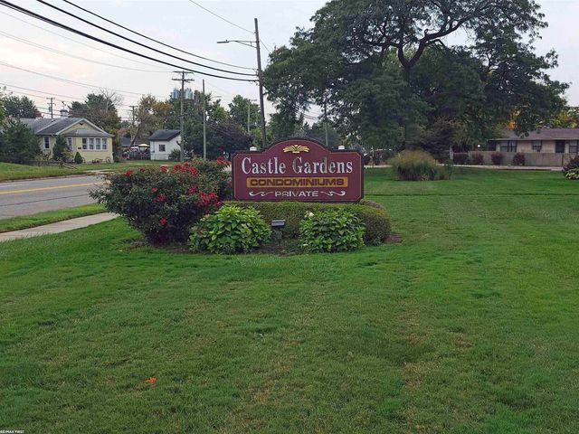 30241 Utica Rd Road, Roseville, MI 48066