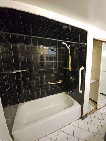 30241 Utica Rd Road, Roseville, MI 48066