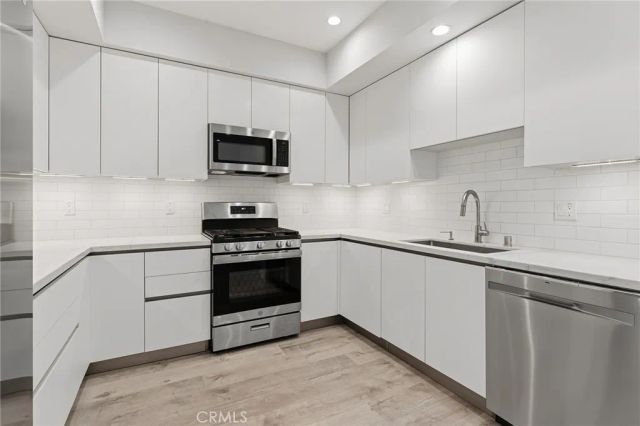 5820 La Mirada Avenue 401, Hollywood, CA 90038
