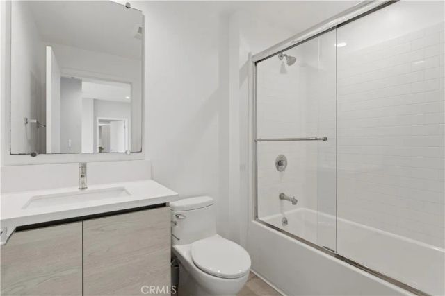5820 La Mirada Avenue 401, Hollywood, CA 90038