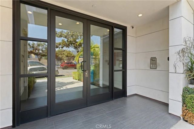 5820 La Mirada Avenue 401, Hollywood, CA 90038