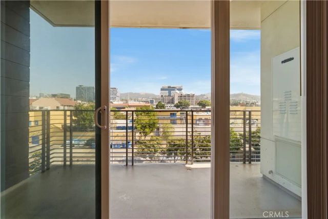 5820 La Mirada Avenue 401, Hollywood, CA 90038