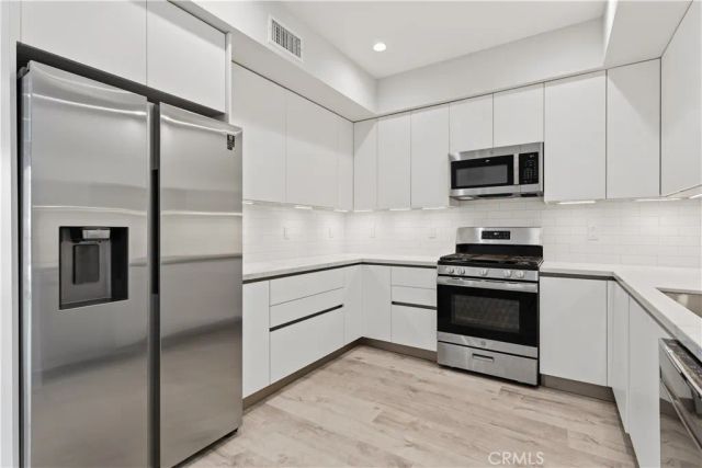 5820 La Mirada Avenue 401, Hollywood, CA 90038