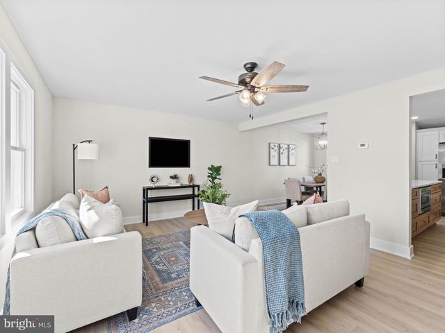 15 ARROWHEAD DR, Marlton, NJ 08053