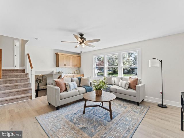 15 ARROWHEAD DR, Marlton, NJ 08053