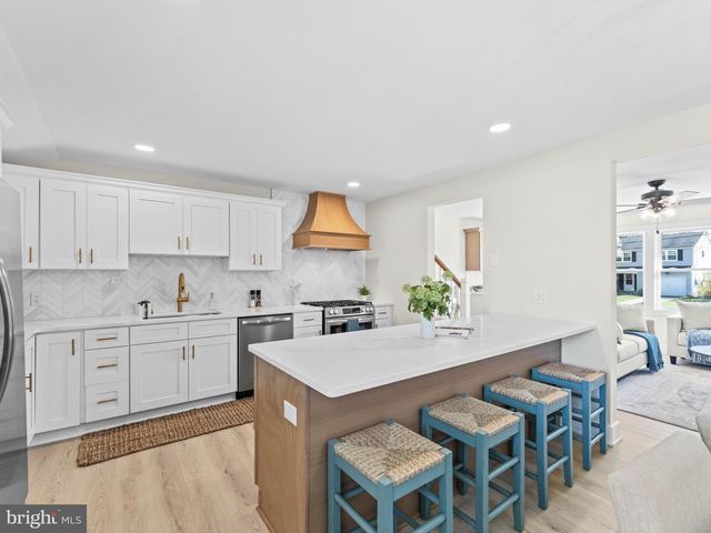 15 ARROWHEAD DR, Marlton, NJ 08053