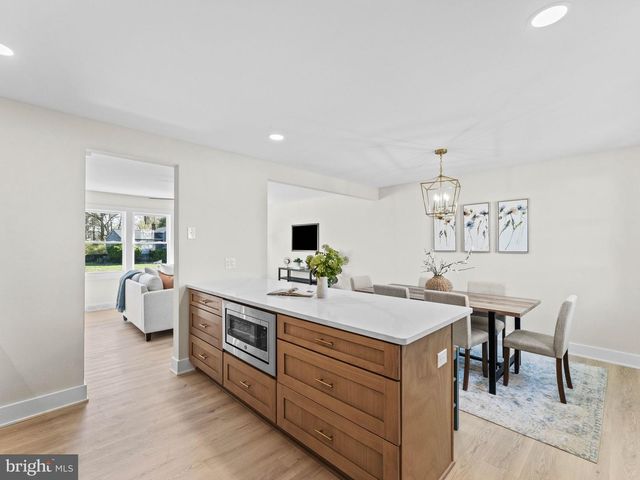 15 ARROWHEAD DR, Marlton, NJ 08053