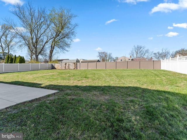 15 ARROWHEAD DR, Marlton, NJ 08053