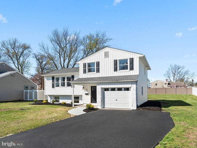 15 ARROWHEAD DR, Marlton, NJ 08053
