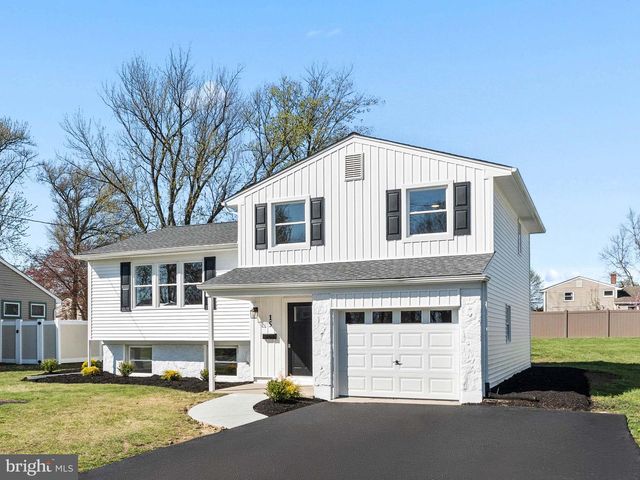 15 ARROWHEAD DR, Marlton, NJ 08053