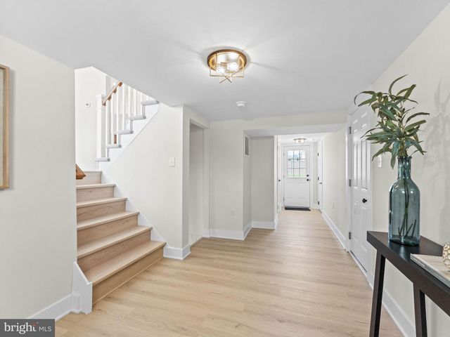 15 ARROWHEAD DR, Marlton, NJ 08053