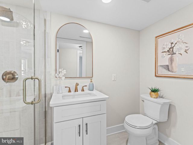 15 ARROWHEAD DR, Marlton, NJ 08053