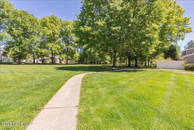 13 Elizabeth Court, Tinton Falls, NJ 07724