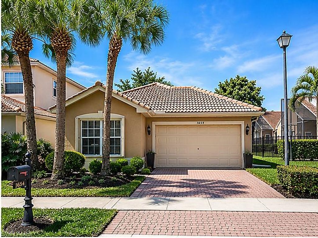 1654 Triangle Palm TER, NAPLES, FL 34119 — photo 3