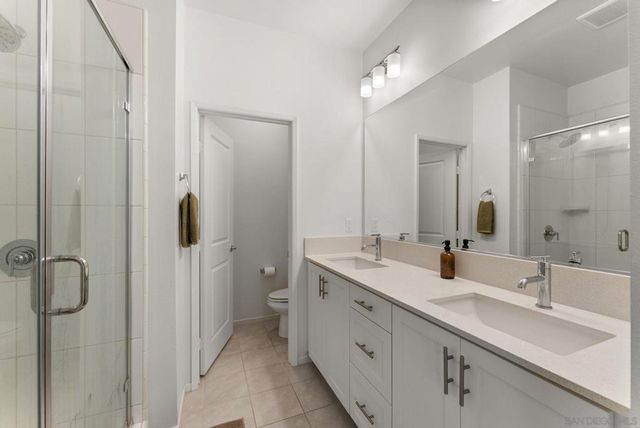 427 Omega Gln, Escondido, CA 92025