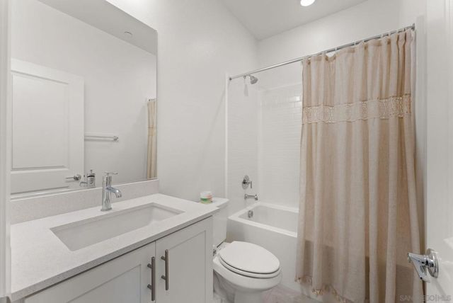 427 Omega Gln, Escondido, CA 92025