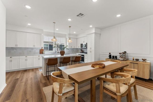 427 Omega Gln, Escondido, CA 92025