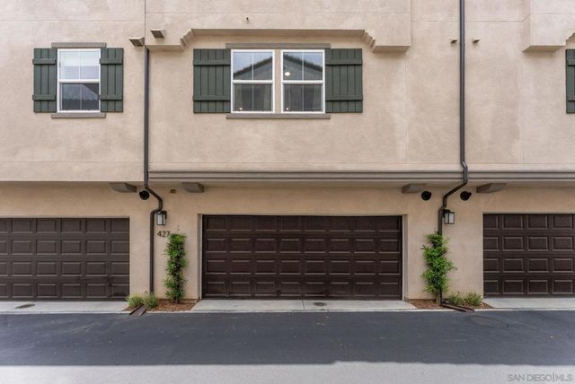 427 Omega Gln, Escondido, CA 92025