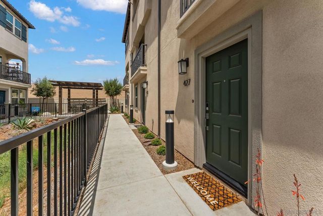 427 Omega Gln, Escondido, CA 92025