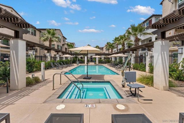 427 Omega Gln, Escondido, CA 92025