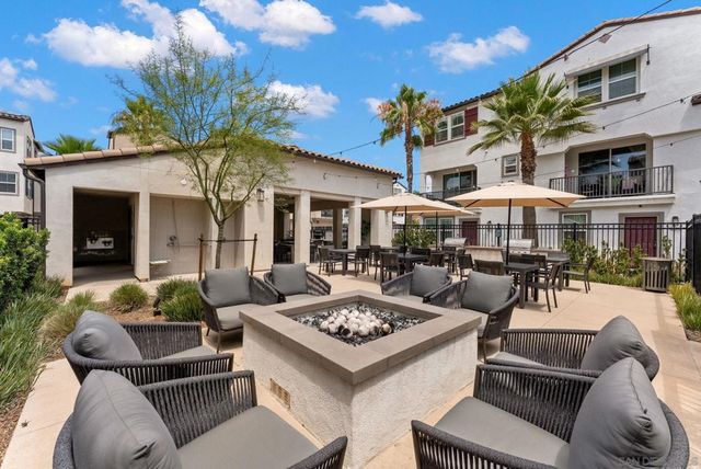 427 Omega Gln, Escondido, CA 92025