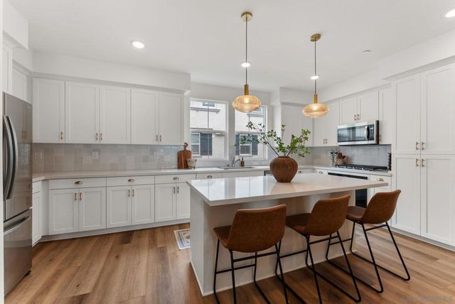 427 Omega Gln, Escondido, CA 92025