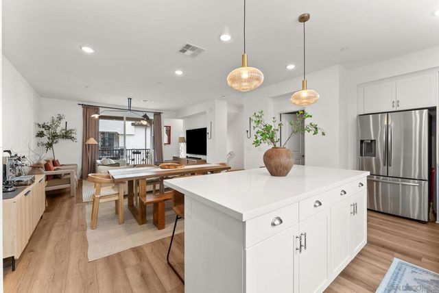 427 Omega Gln, Escondido, CA 92025