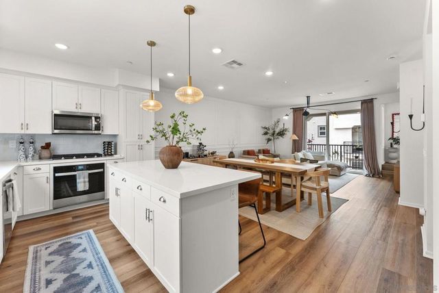 427 Omega Gln, Escondido, CA 92025