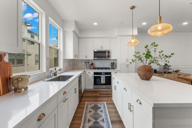 427 Omega Gln, Escondido, CA 92025