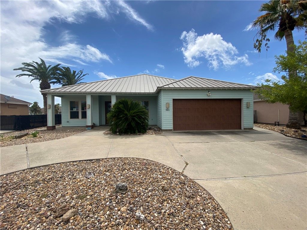 925 Pompano Dr, Aransas Pass, TX 78336 — exterior