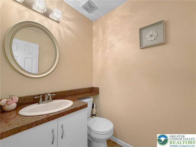 1978 Willings Lane, Lower Saucon Twp, PA 18055