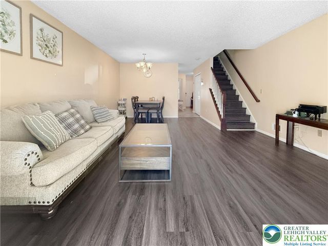 1978 Willings Lane, Lower Saucon Twp, PA 18055