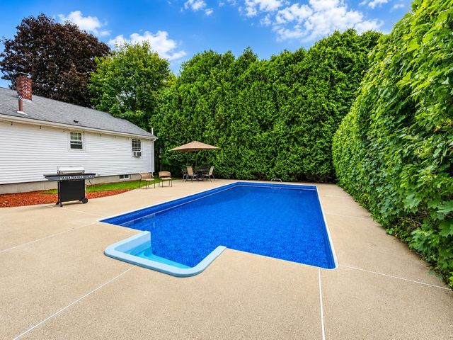 3 Sioux Avenue, Nashua, NH 03063
