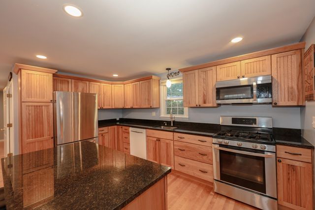 3 Sioux Avenue, Nashua, NH 03063