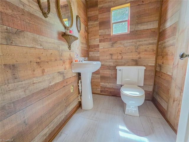 1104 Wise Avenue, High Point, NC 27260