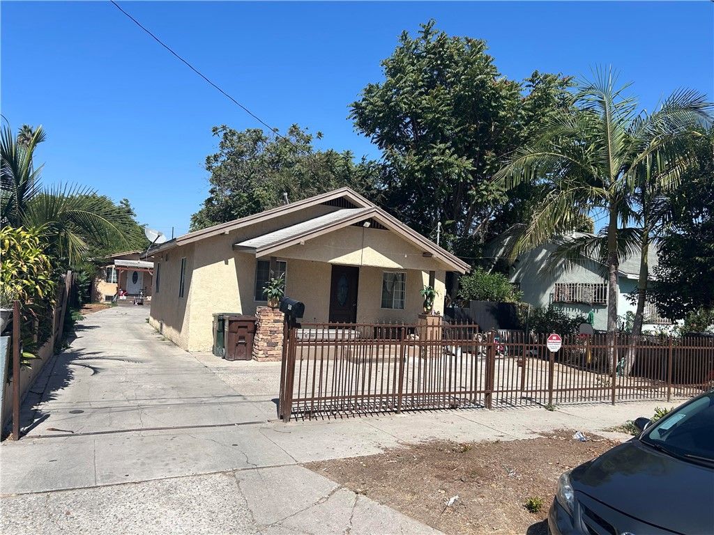 435 W Almond, Compton, CA 90220 — exterior