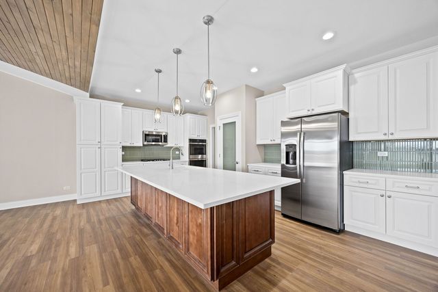 25136 S Westwind Drive, Channahon, IL 60410