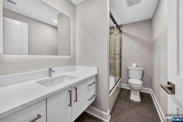 156 Morningside Lane B, Palisades Park, NJ 07650
