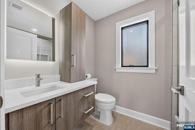 156 Morningside Lane B, Palisades Park, NJ 07650