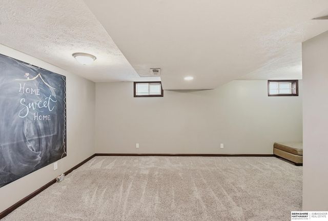 3401 S 121st Street, Omaha, NE 68144