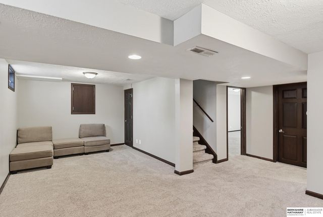 3401 S 121st Street, Omaha, NE 68144