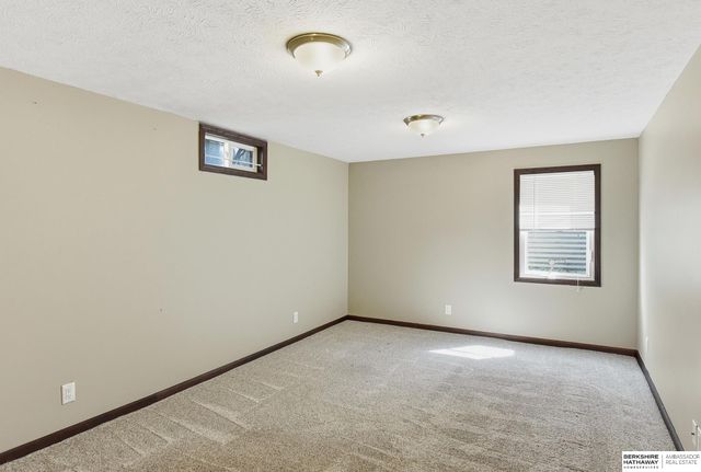 3401 S 121st Street, Omaha, NE 68144