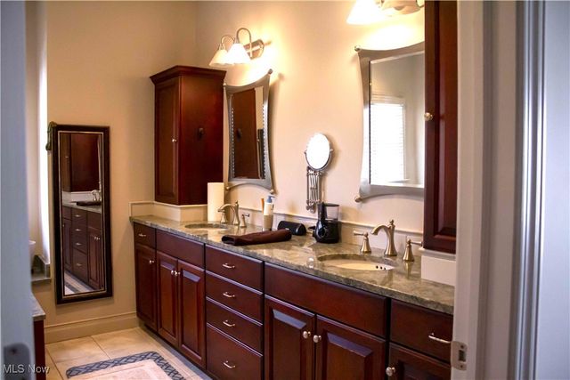 2415 Michelle Court, Willoughby Hills, OH 44094