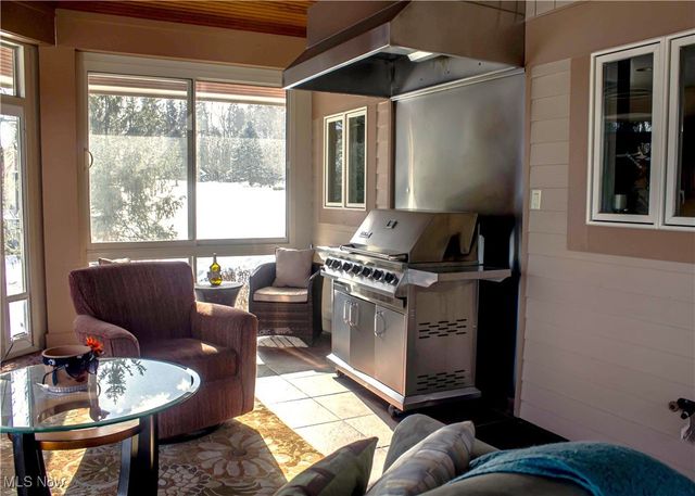 2415 Michelle Court, Willoughby Hills, OH 44094