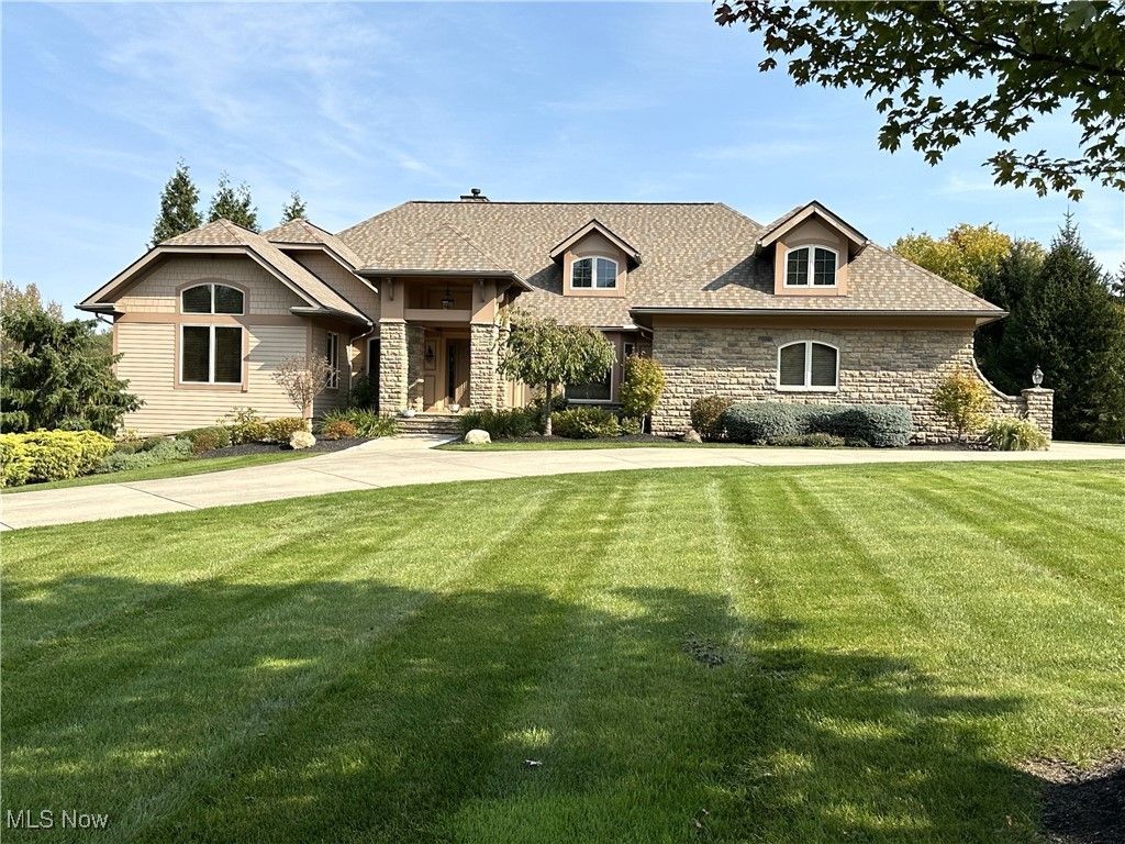 2415 Michelle Court, Willoughby Hills, OH 44094