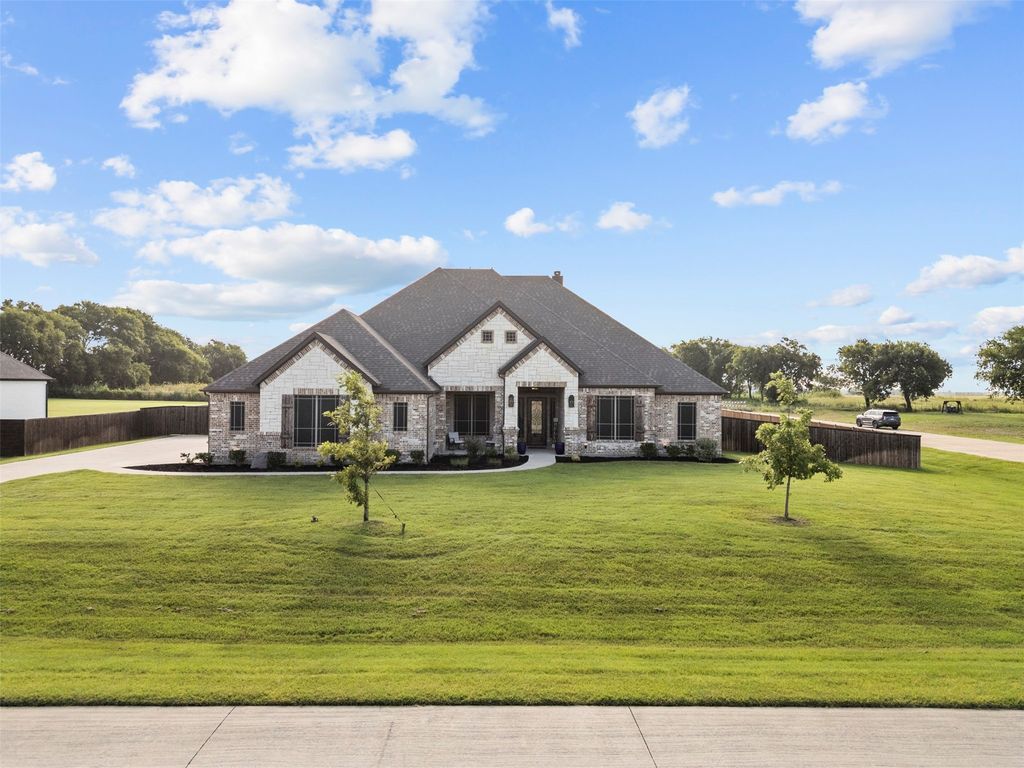 670 Horseshoe Meadows Drive, Waxahachie, TX 75167