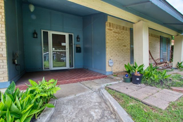 243 Centennial Drive, Lewisville, TX 75067