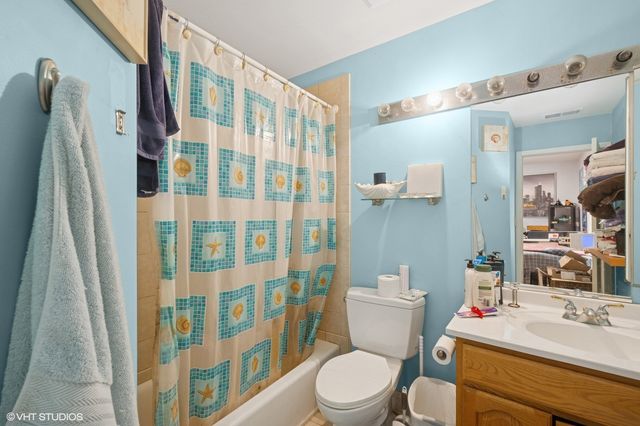 3537 W Carroll Avenue 3, Chicago, IL 60624