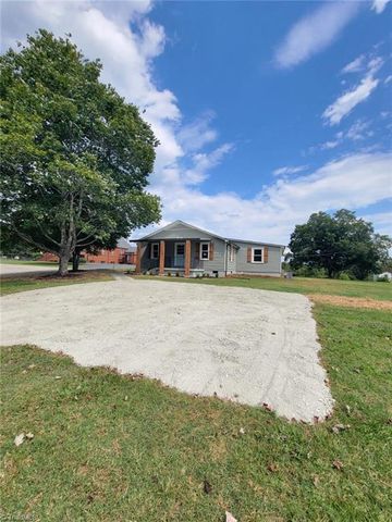 1362 Cornatzer Road, Mocksville, NC 27028